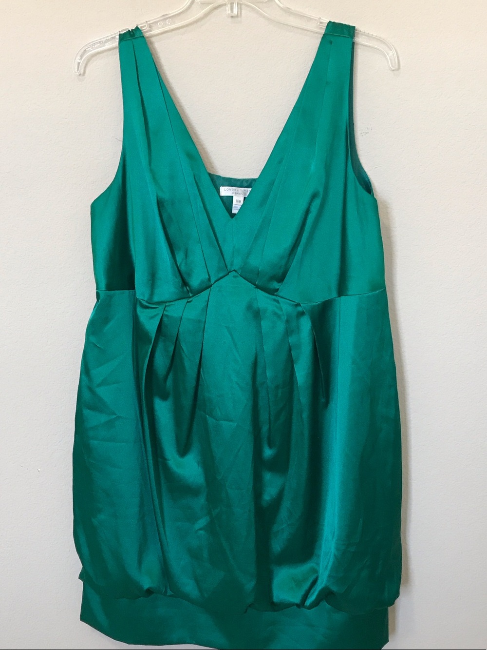 London Times Emerald Green Satin V-Neck Sleeveless Dress
